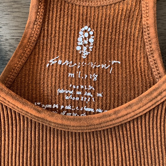 NWOT! FP Free People Movement Happiness Runs Long Crop Tank Sz M/L - Picture 6 of 6